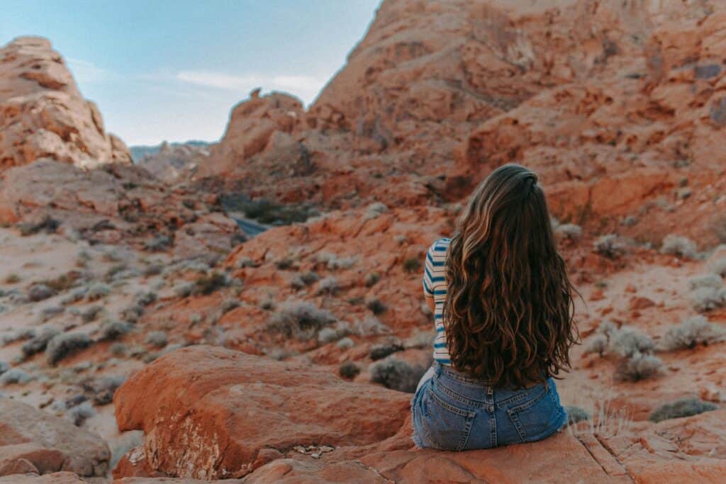 Girl in the middle of nowhere(2)